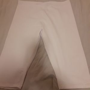 Stretch is Comfort White Capris Size 2X